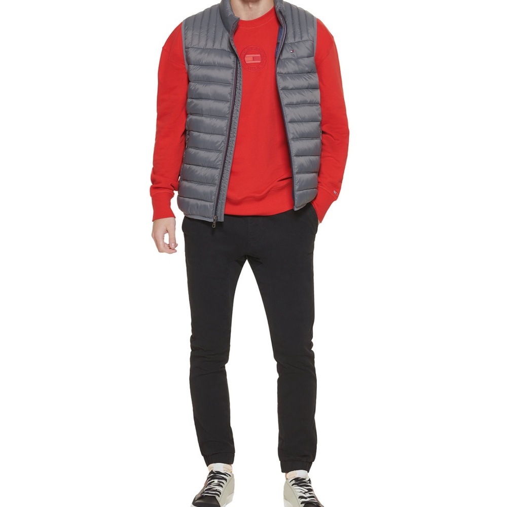 Tommy Hilfiger
Men's Quilted Vest size medium new with tags